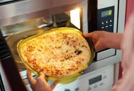 Cocina en el horno de microondas por 5 minutos hasta que el pan se dore. Mentiras Y Verdades Sobre El Microondas Que Debes Conocer