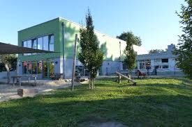 122m², terrasse, keller, carport vorhanden. Kita Portal Lingen