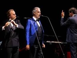 Enrico ruggeri si esibisce in concerto con un brano tratto dall'album tutto scorre datato 1985. Enrico Ruggeri La Musica La Droga E Il Rapporto Con Il Padre Quotidianpost