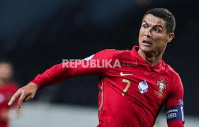 Ronaldo's portugal had defeated hosts france in the summit clash to lift the famous trophy for the first time. Ronaldo Buru Rekor Gol Internasional Saat Bela Portugal Republika Online