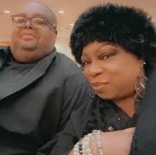 Robyn McCollum (@radiorobyn) · Instagram 照片和视频