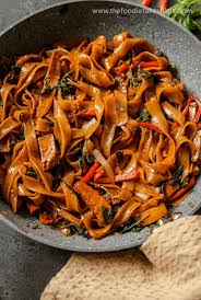 Vegan Thai Drunken Noodles Pad Kee Mao Recipe Thai Drunken Noodles Drunken Noodles Vegan Recipes Easy