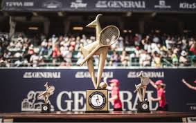 A childhood dream comes true for domi!. Hofer Reisen Bringt Tennis Fans Nach Kitzbuhel Unterstutzt Dominic Thiem Verkehrsburo