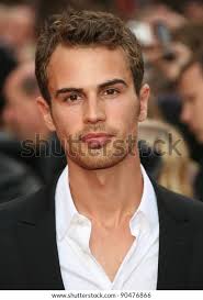 Theo James : r/VindictaRateCelebs
