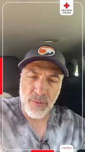 El empresario y modelo Omar Costella nos envía sus saludos. 🎄, ¡Feliz  Navidad para todos! , #CruzRojaChilena, @oacostella