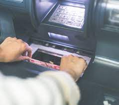 Une logique implacable serait de vous dire que vous pouvez retirer à hauteur de ce que. Combien Peut On Retirer En Liquide Au Distributeur Automatique