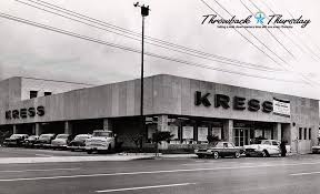 Found A Pic From Star Advertiser Was Right Where Longs Is Was Streetside After School Icees And Popcorn Sug Hawaii Pictures Hawaiian History Vintage Hawaii