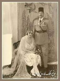 افراح الزمن الجميل وسط الزغاريد و دقات الدفوف كانت افراح الزمن الجميل فستان العروس الابيض و بدلة العريس السوداء و ربما بيضاء ا Greek Statue Statue Egypt