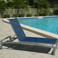 Son tissu en polyuréthane est particulièrement adapté pour une assise confortable et durable. Malibu Sling Chaise Lounge With Square Aluminum Frame 2670