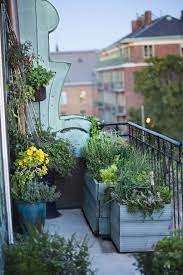 20 Marvelous Green Balcony Ideas For Your Lovely House Trenduhome Balcony Plants Windowsill Garden Balcony Garden