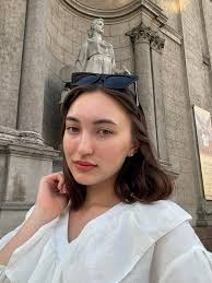 Я уже более 4 лет помогаю людям исполнять их мечту-ЗАГОВОРИТЬ на английском  Мои студенты переезжают заграницу, получают работу мечту, заводят  знакомства по всему миру БЛАГОДАРЯ АНГЛИЙСКОМУ Я по себе знаю, насколько  тяжелым