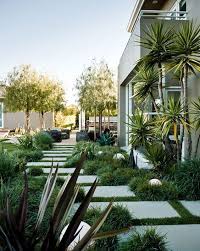All Images Via Pinterest The Exterior Of Your Home Is Just As Important As The Interior When It C Modern Garden Landscaping Landscape Design Modern Landscaping