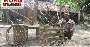 Tutorial cara membuat anyaman keranjang bambu yang di eksport ke luar negeri khususnya jepang #art #trending #tutorial. Inspiratif Mujiono Pembuat Keranjang Bambu Dari Sedahkidul Blogger Indonesia Www Didikjatmiko Comdidik Jatmiko