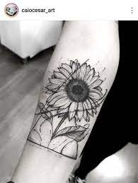 Composição harmoniosa de flores 29. Tatuagem Girassol Tatuagem Girasol Tatuagem Tatuagens De Girassol