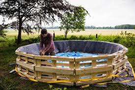 Jetzt Oder Nie Sascha Baut Sich Einen Pool Hornbach Macher In 2020 Pool Paletten Pool Garten Pool Selber Bauen