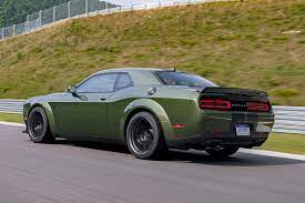 The red eye's statistics are predictably steroidal. Dodge Challenger Srt Hellcat Redeye 2018 Test Bilder Autobild De