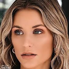 Mallory Lynn Voda (@_malwear_)