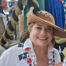 Happy birthday Kelly DeCarlucci! Thanks for your energy and spunk! I am so  glad you are a part of the Crewe. (Somehow you find a solution to all my  problems.)