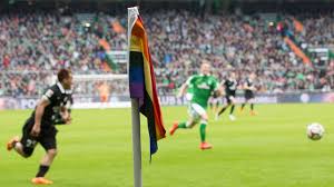 Regenbogenfahne als symbol für gleichberechtigung. Aktionsmonat Gegen Homophobie Im Fussball