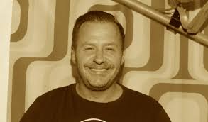 Stars der serie nehmen in den sozialen medien abschied von willi herren. Bwux5drinbpyvm