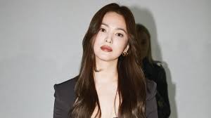 Park hyung sik sorprendió a song hye kyo con un presente en el set de grabaciones de la actriz para su nuevo drama. 10 Best Beauty Looks From Song Hye Kyo And How To Achieve Them Her World Singapore