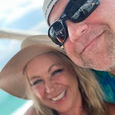 How to treat licking granuloma?