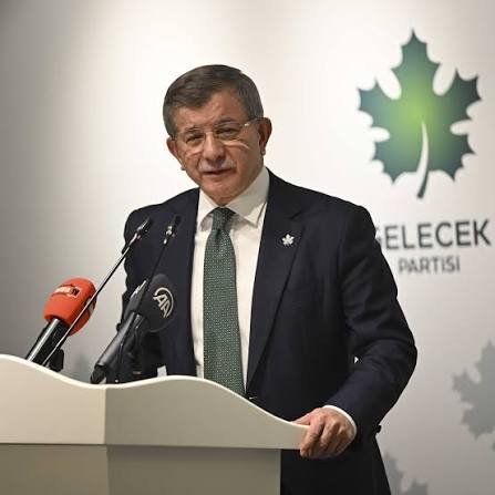 Gelecek Partisi Genel Başkanı Ahmet Davutoğlu: Bu kararlılıkla Gelecek  Partisi'nin bugüne kadar attığı tüm imzaların arkasında durarak yoluna  devam edeceğini vurgular, bu zorlu süreçte omuz omuza emek vermiş herkesi  akliselim içinde davranmaya