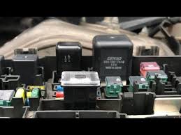 Kedudukan kotak fius adalah di penjuru kanan bahagian bonet depan. Cara Tukar Fius Kereta Untuk Bateri 80a How To Change 80a Car Fuse Youtube