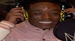 Now, the rapper has taken to instagram to show off his latest piercing which is in the middle of his forehead. Jl Geq 9iibm M