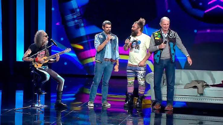 El Show de Bertín: Enrique Sánchez, en su "salsa" cantando con el Sevilla