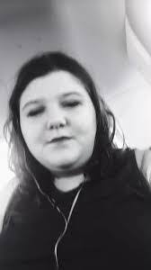 Kelly Lund's Instagram, Twitter & Facebook