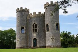 Castle N A Very Large Strong Building But In The Past As A Safe Place That Could Be Easily Defended Against Attack Ca Castle Estate Castle Pictures Castle