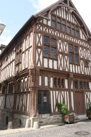 Joigny Vieilles Maisons Visiter La Bourgogne Architecture Medievale