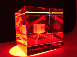 Fond d'écran en direct cube 3d donne le cube 3d différenciatrice fond d'écran en direct. Cube Verre 3d Http Www Zephyr3d Com Gravure Dans Le Verre Cube Cube En Verre 3d Html Cube En Verre Verre Optique Verre