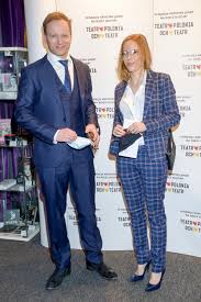 Program wyemitowano 21 września 2020 roku. Zona Macieja Stuhra Zmienila Fryzure Jak Wyglada