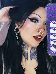 Oh Mondayyyyy. ✨ I'm gonna be productive this week. My depression has  REALLY been kicking my bootayyyy but I'm not letting it win. Take care of  yourselves. 🖤 Self care IS 👏🏼