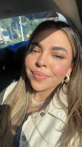 Jajaja francamente me gusta más como me veo ahora que a mis 22, me alimento  mejor, físicamente estoy en mi mejor momento, el chiste es que puedas ver  el espejo y te