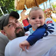 Can someone remove people from this photo?