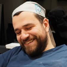 Diş Hekimi Erdem Tokgöz