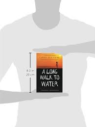 Their lives eventually intersect in this novel based on a true. A Long Walk To Water Based On A True Story Park Linda Sue 9780547577319 Amazon Com Books