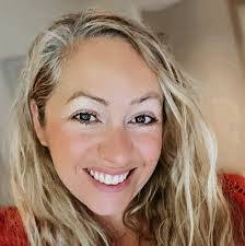 Karen Knepp's Instagram, Twitter & Facebook