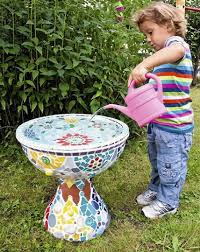Mozna Go Wykonac Wlasnorecznie Ozdabiajac Deseniem Inspirowanym Fantazjami Gaudiego Ptaki Beda Mialy Uzywanie A In 2020 Mosaik Vogeltranke Mosaik Mosaik Gartenkunst