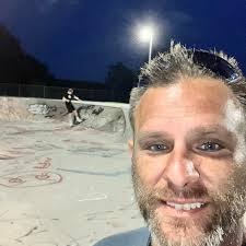 Who can provide concrete and deck building services in Indianapolis?