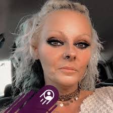 Heather Andrews's Instagram, Twitter & Facebook