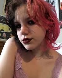 i cant feel my face oh god ! smh no asmr ! anywho lolas in here somewhere