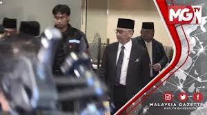 Non abbiamo una biografia per julia rais. Terkini Tengku Abdullah Tiada Komen Tunku Azizah Menangis Youtube