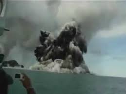 انفجار بركان تحت الماء في المحيط الهادي Youtube