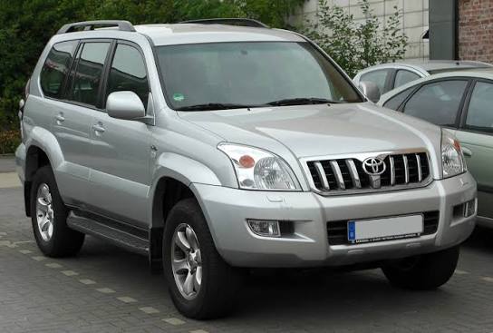 Archivo:Toyota Land Cruiser (J12) front 20100725.jpg - Wikipedia, la  enciclopedia libre