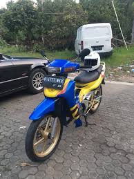 Modifikasi satria 2 tak airbrush merah velg jari jari. Suzuki Satria Lumba Motor 2 Tak Yang Dulu Jadi Impian Kumparan Com