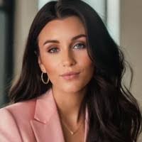 Natalie Kerr's Instagram, Twitter & Facebook